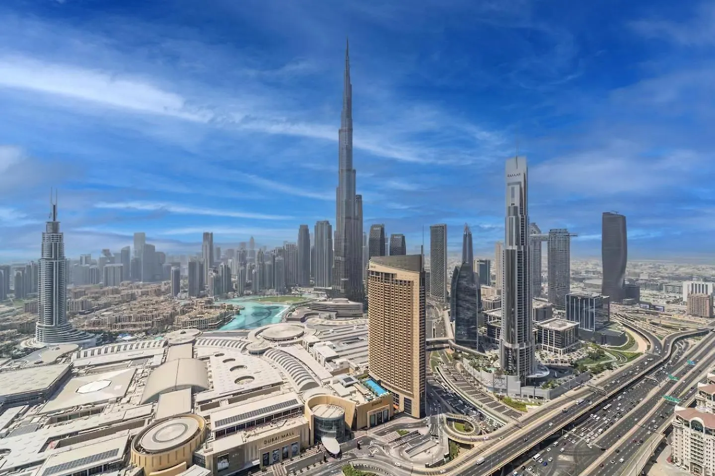 Apartment Burj Khalifa Lifestyle Boost! Fabulous 4Bed Open View Corner Suite Plus Dubai Mall Access