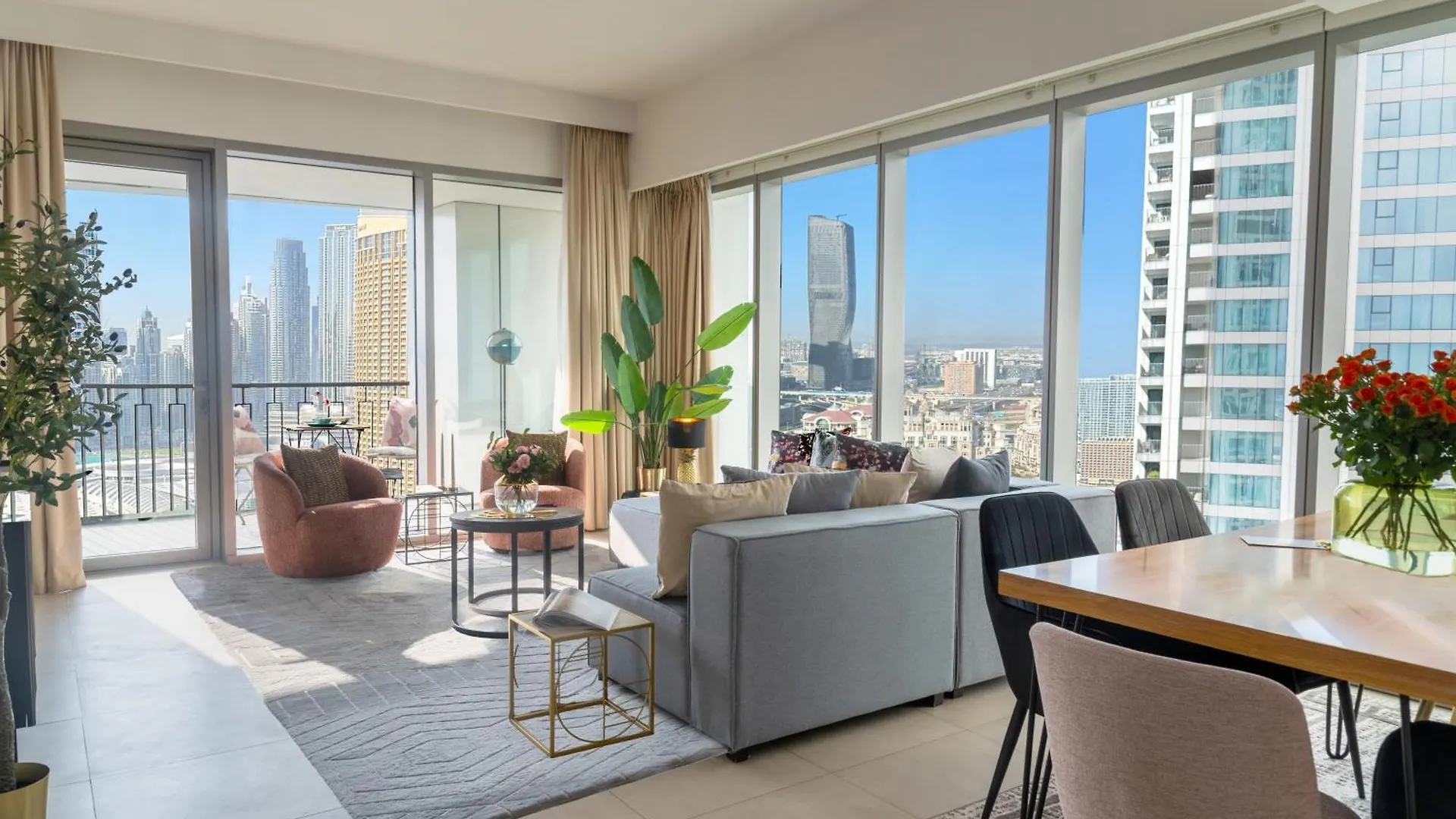 Burj Khalifa Lifestyle Boost! Fabulous 4Bed Open View Corner Suite Plus Dubai Mall Access