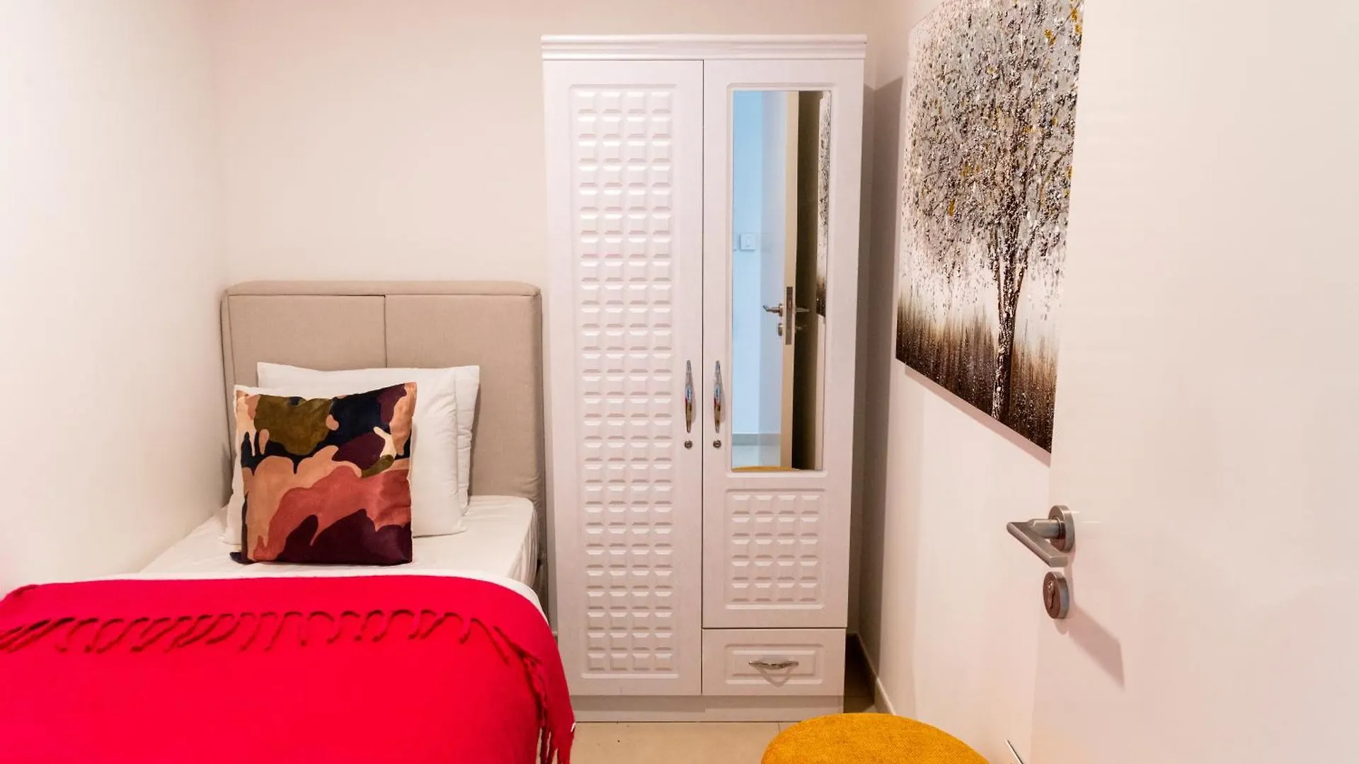 Apartment Burj Khalifa Lifestyle Boost! Fabulous 4Bed Open View Corner Suite Plus Dubai Mall Access