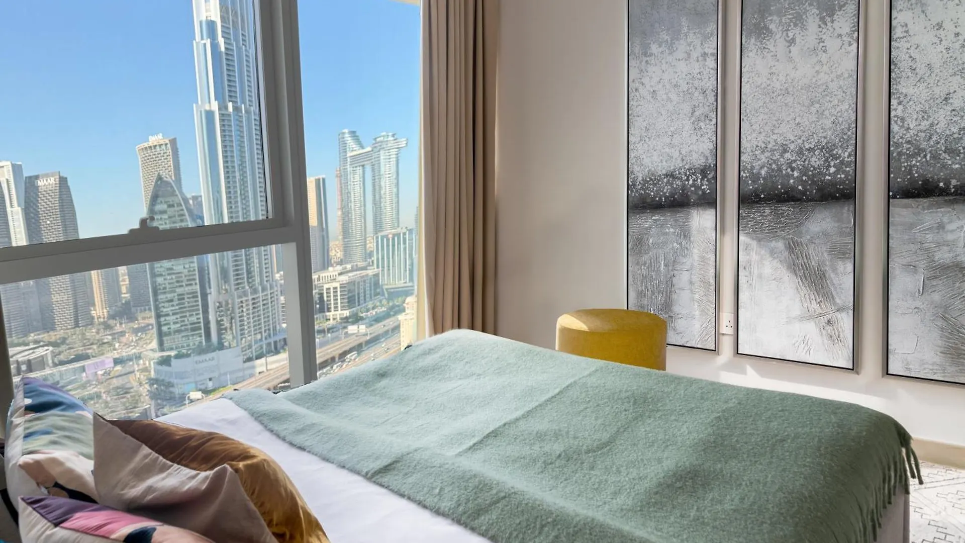 Burj Khalifa Lifestyle Boost! Fabulous 4Bed Open View Corner Suite Plus Dubai Mall Access 0*,
